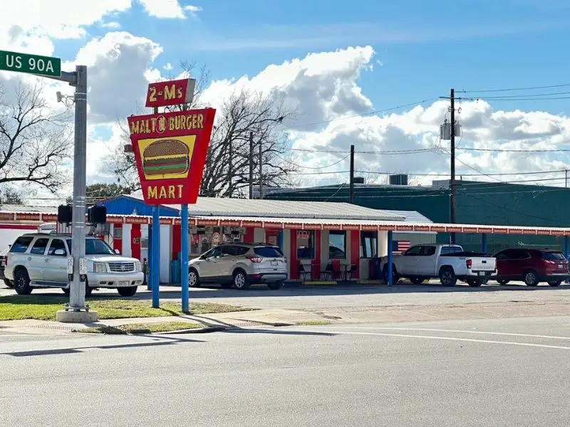 2M’s Malt & Burger Mart